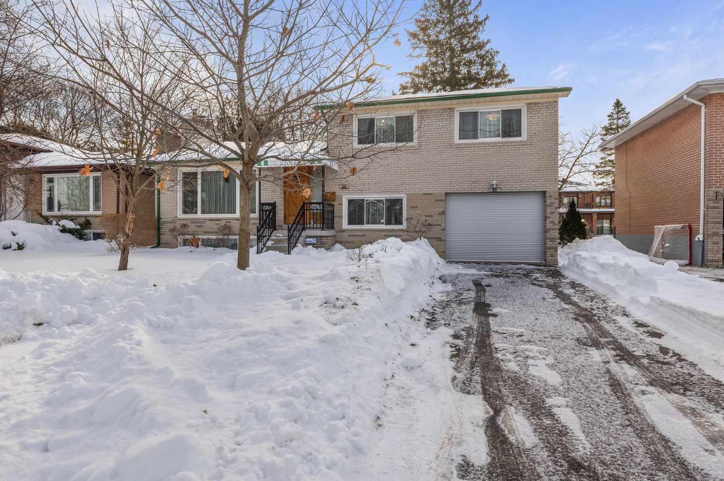 25 Urbandale Avenue SOLD 200,000 Over Asking in 7 Days! Chip Barkel